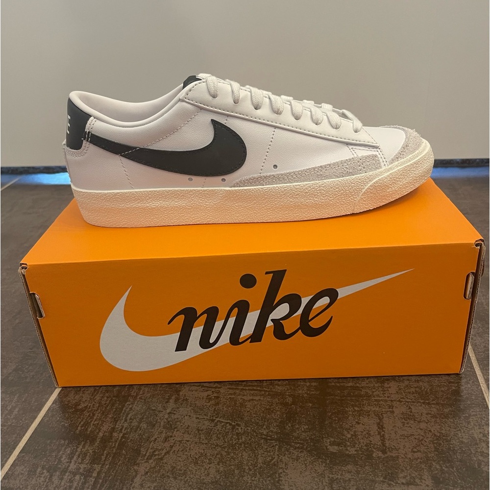 New in Box Women’s Nike Blazer Low ‘77 size 9